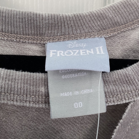 NWT Torrid Disney Frozen 2 Olaf Be Cool Grey Raglan Sweatshirt Size 00 - Picture 3 of 5